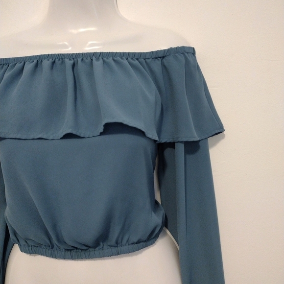 G by Guess - Ruffle Off Shoulder Blouse - Picture 4 of 12